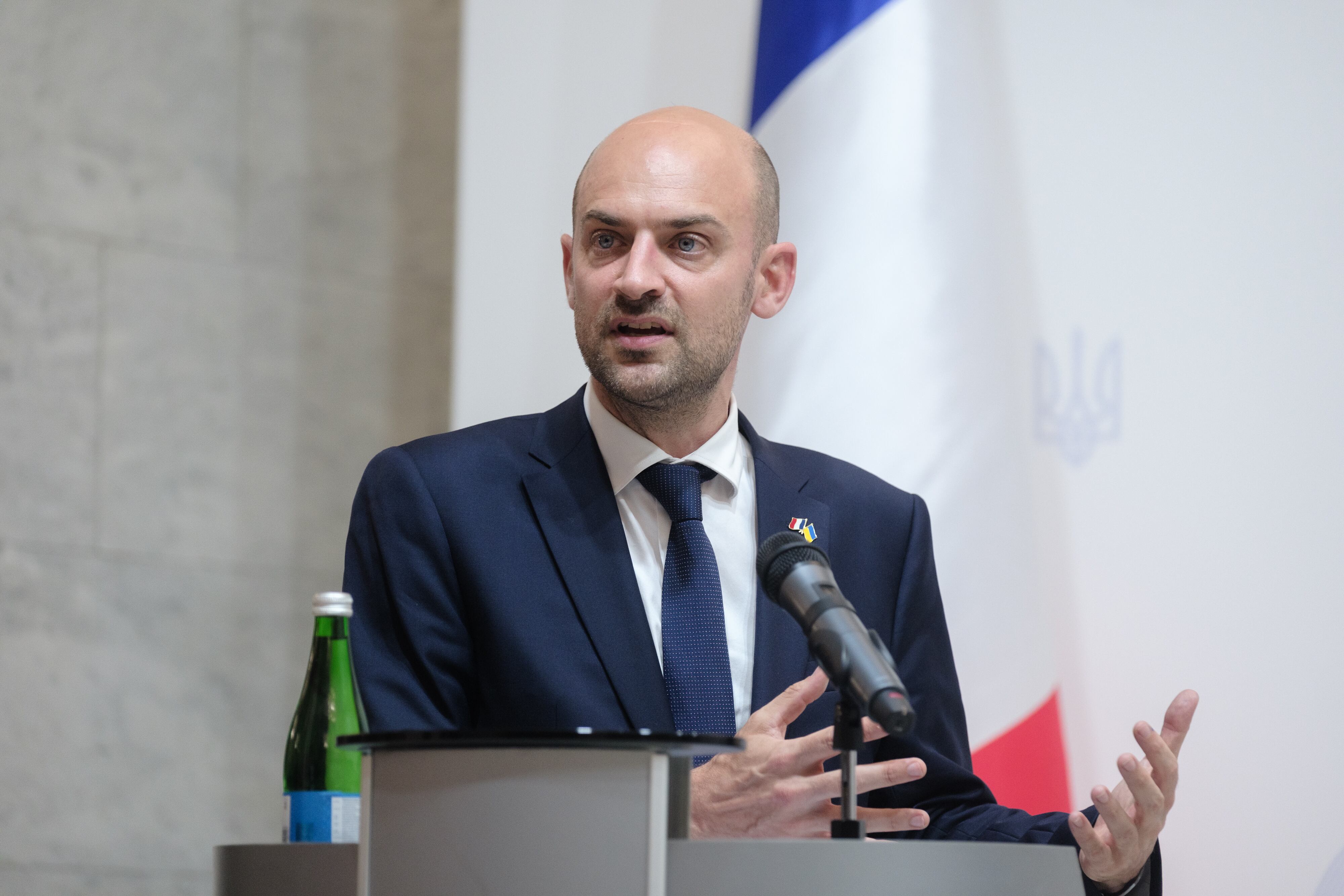 El ministro francés para Europa y Asuntos Exteriores, Jean-Noël Barrot, participa en una rueda de prensa conjunta con el ministro ucraniano de Asuntos Exteriores, Andrii Sybiha, el 21 de julio de 2025 en Kiev, Ucrania.  (Foto de Vitalii Nosach/Global Images Ucrania vía Getty Images)