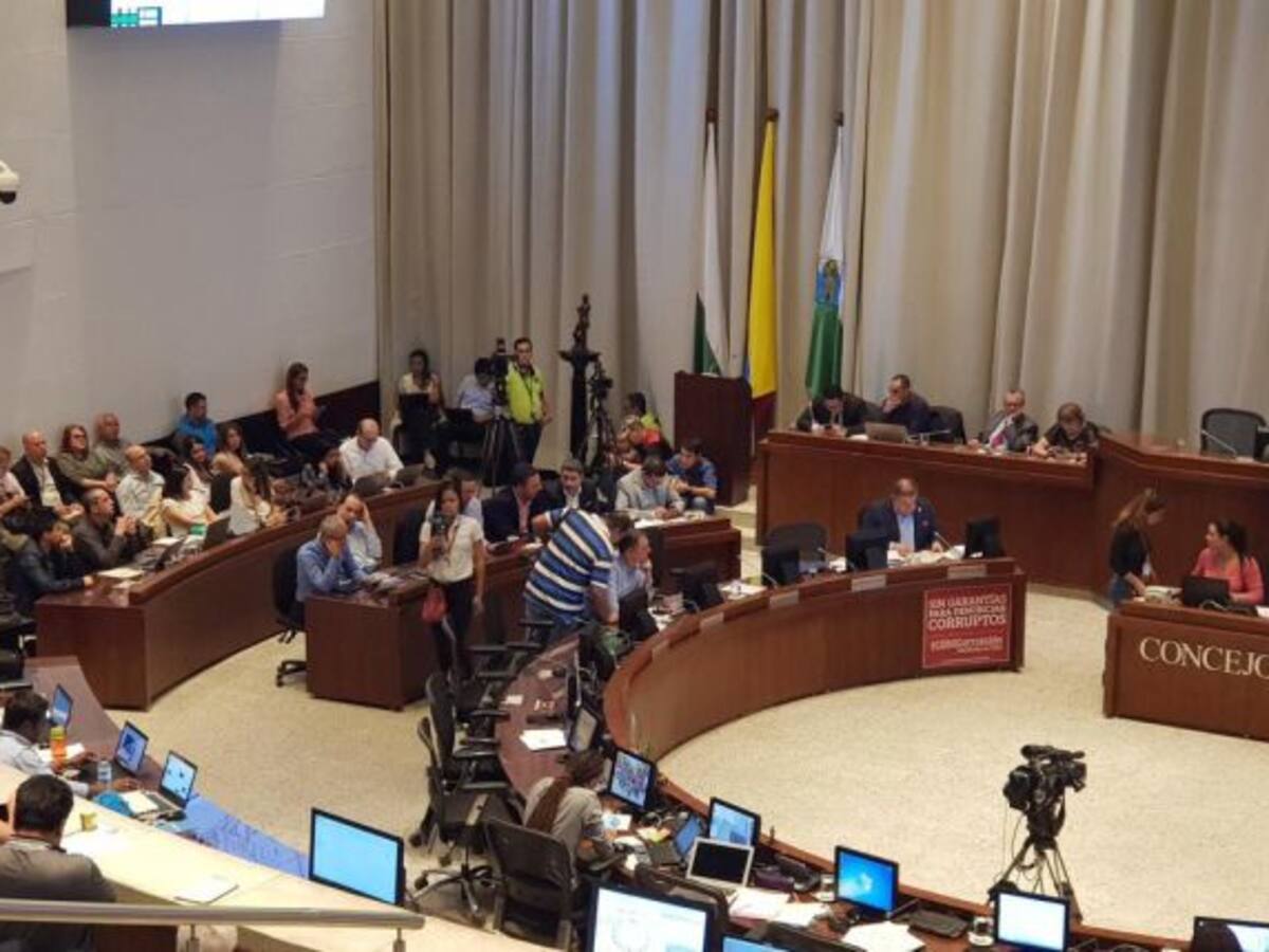 Leer un documento en vez de debatir: decisión de concejales