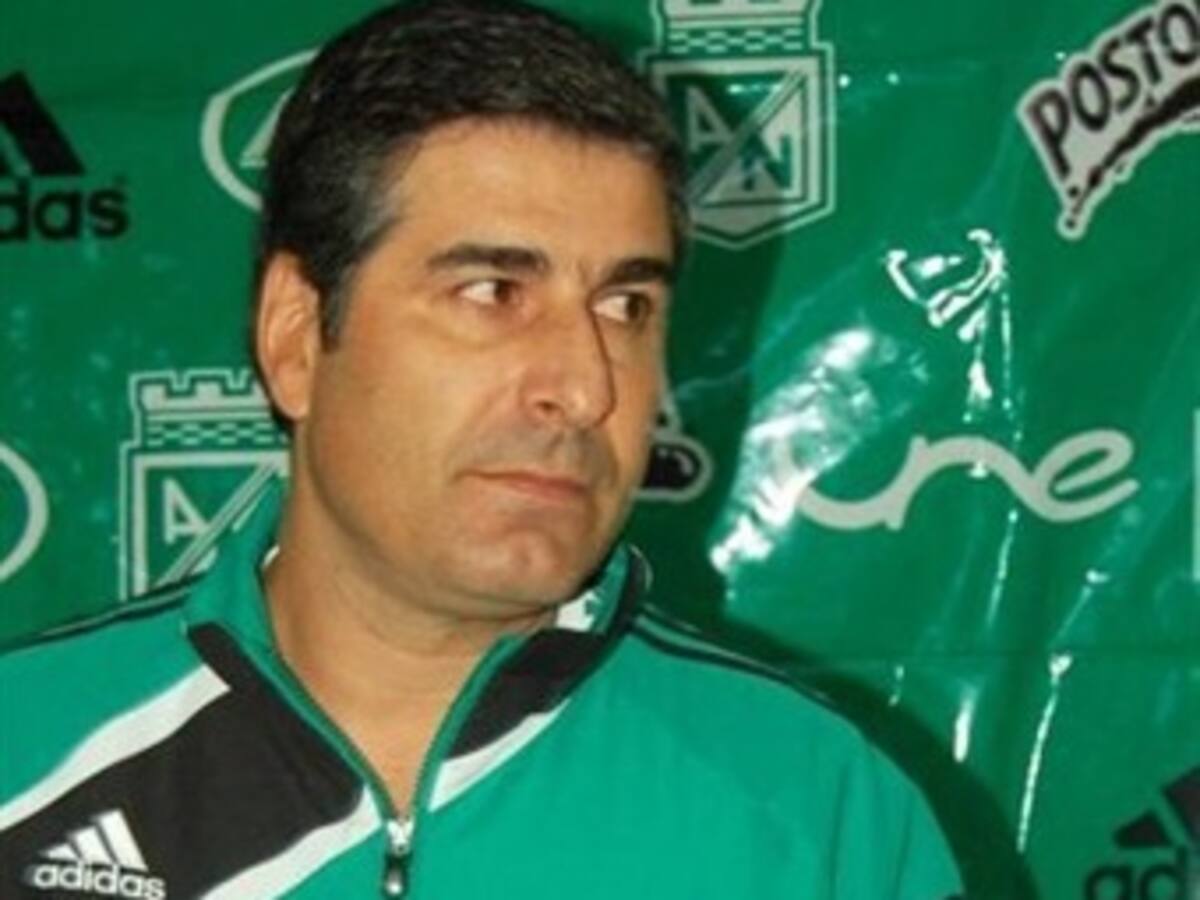 Santiago Escobar, desvinculado como técnico de Nacional