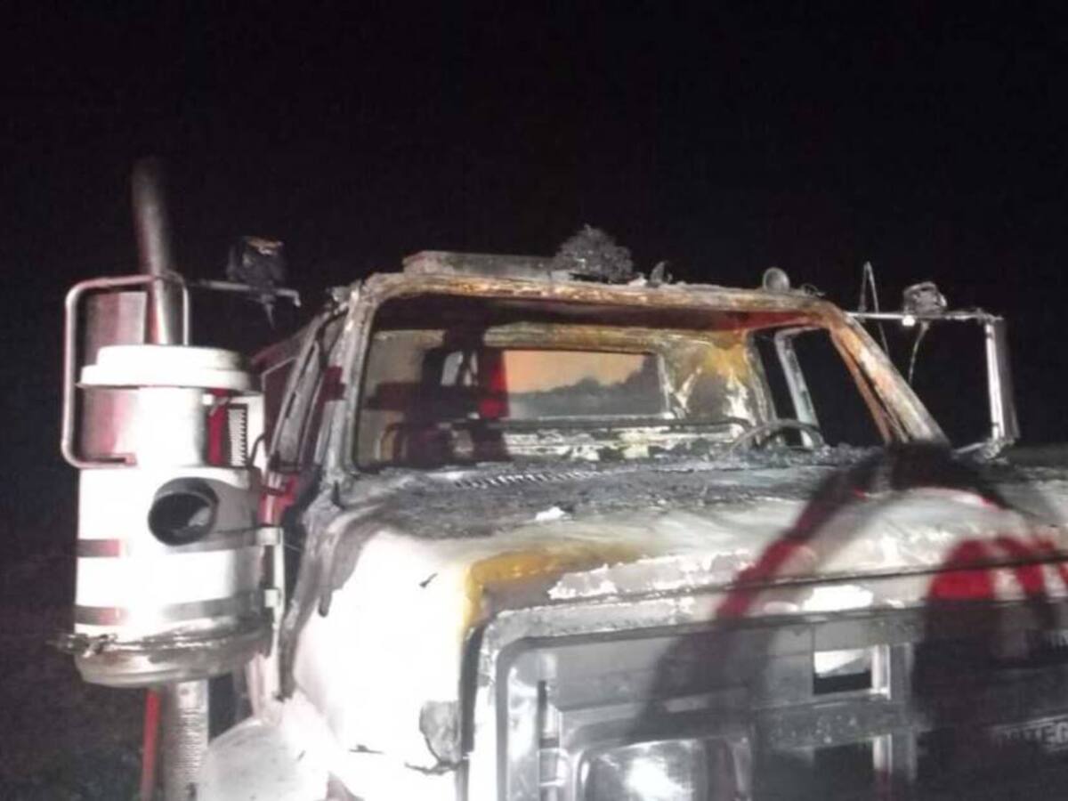 Autoridades atribuyen al Clan del Golfo la quema de vehículos en Sucre