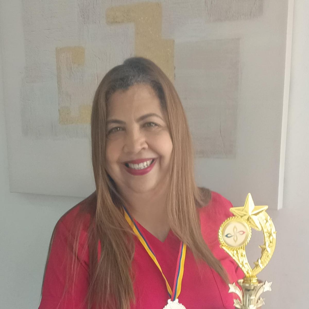 Poeta cartagenera Nacha Newball ganó dos galardones en premiación “Verso dorado”
