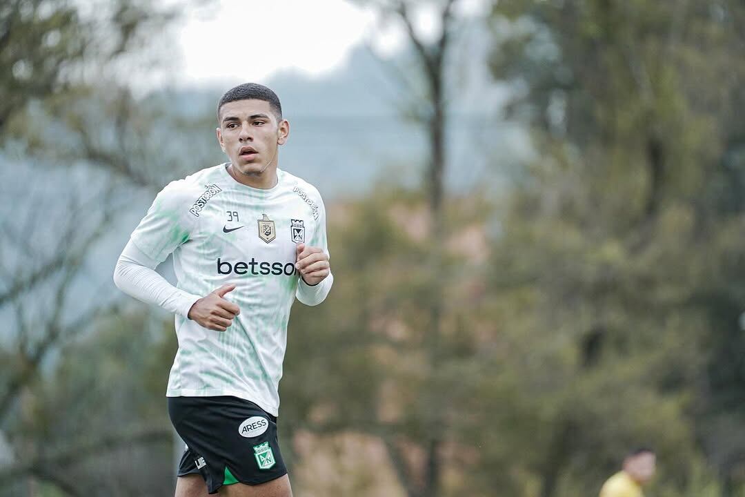 Emilio Aristizabal en entrenamiento con Atlético Nacional / @emilioaristizabalx