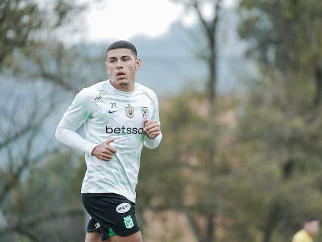 Emilio Aristizabal en entrenamiento con Atlético Nacional / @emilioaristizabalx