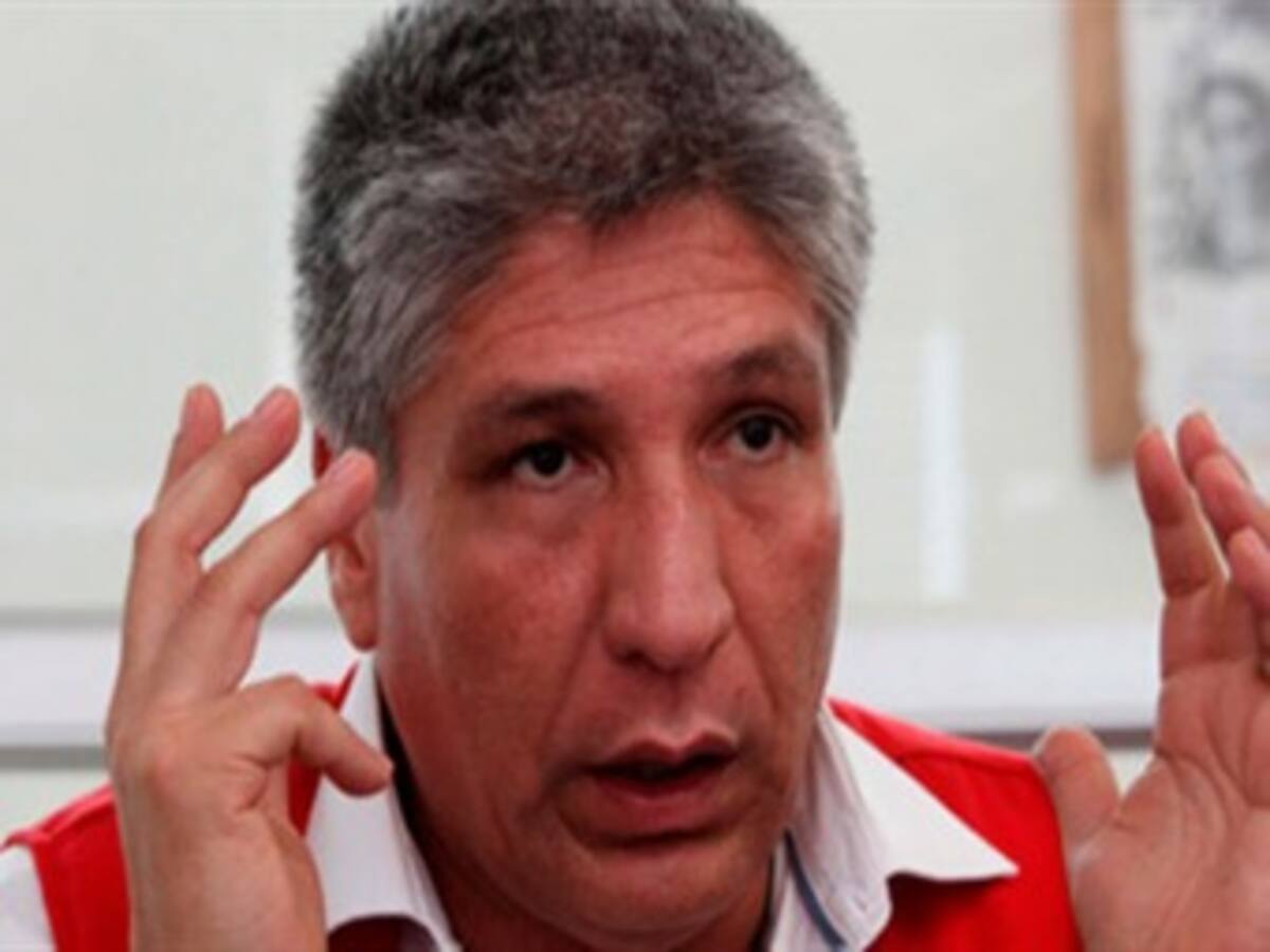 Vallas de Francisco Santos invitan a la polarización: Sigifredo López