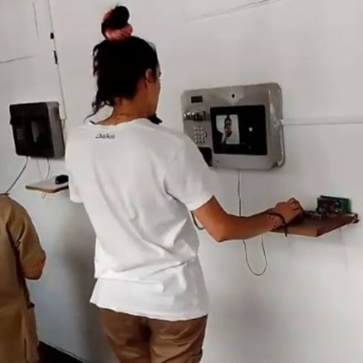 Servicio de videollamadas entre reclusas y familias que inició en Armenia se amplia