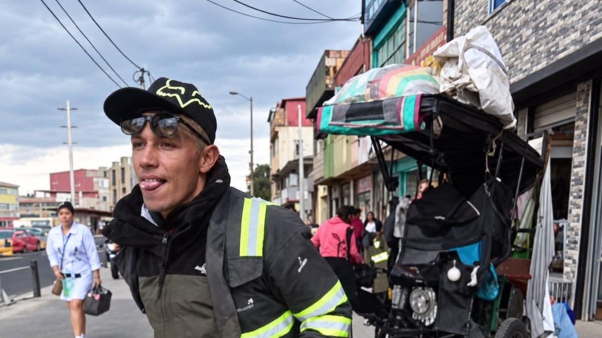 Presuntos recicladores golpearon y robaron a una mujer en Bogotá: uno de ellos portaba machete