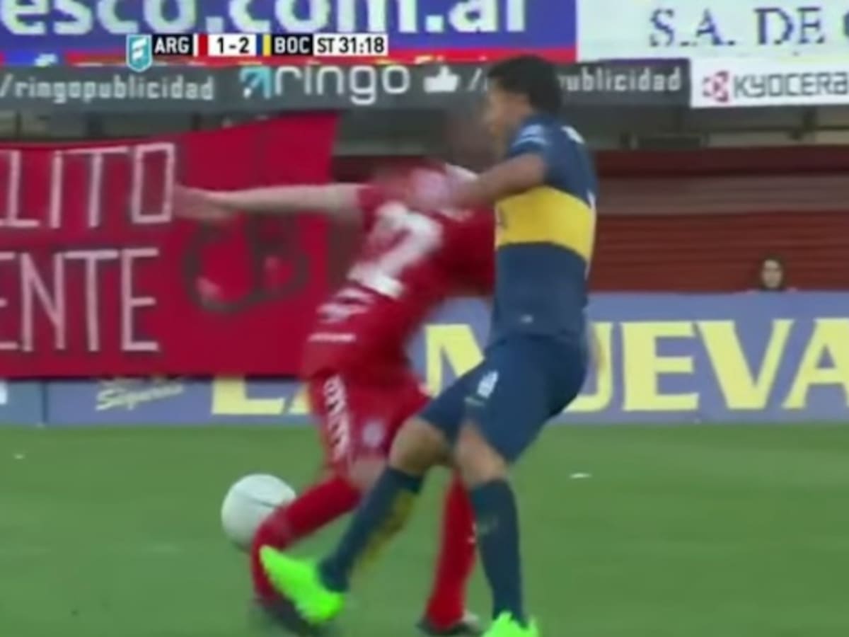 La fuerte entrada de Tévez que provoco la lesión de Ezequiel Ham