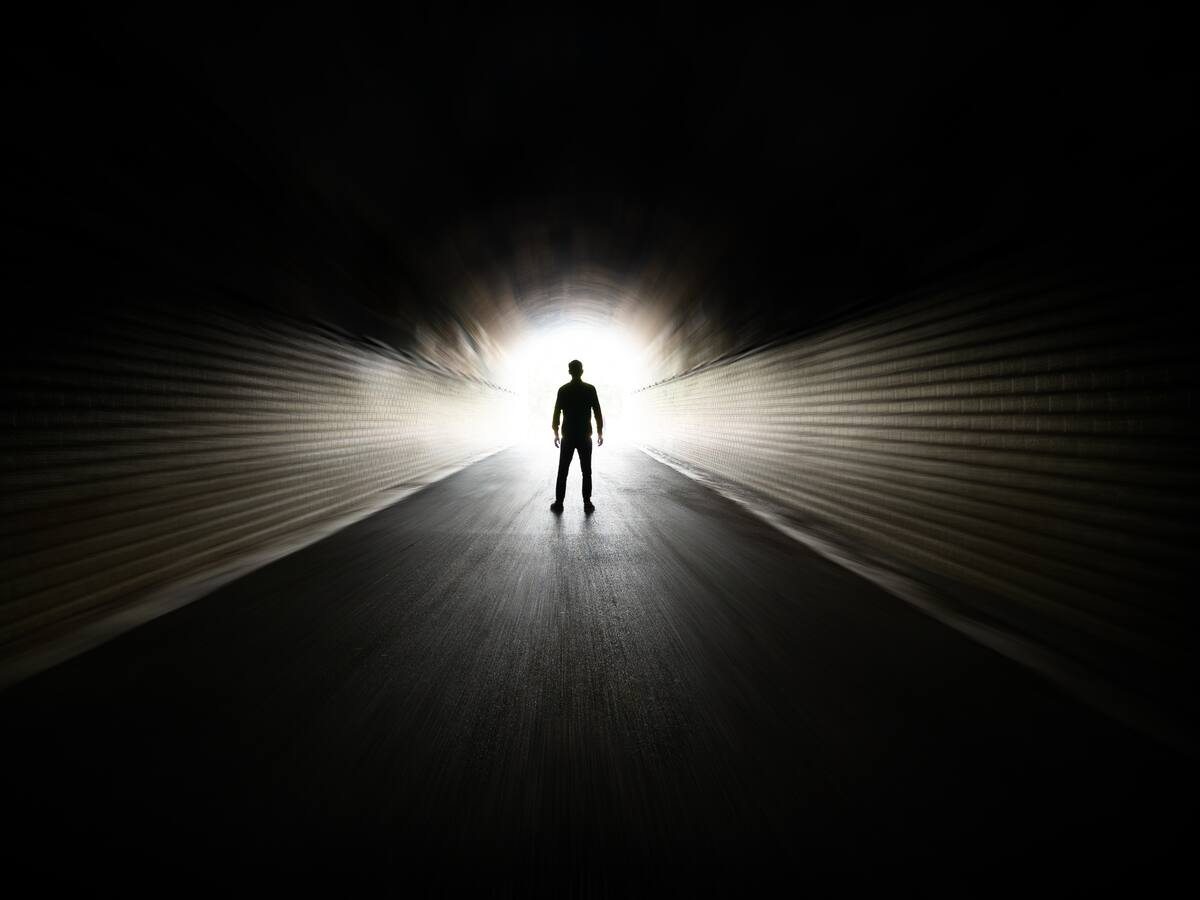 Luz al final del túnel: estudio arrojó que la consciencia no muere con el cuerpo
