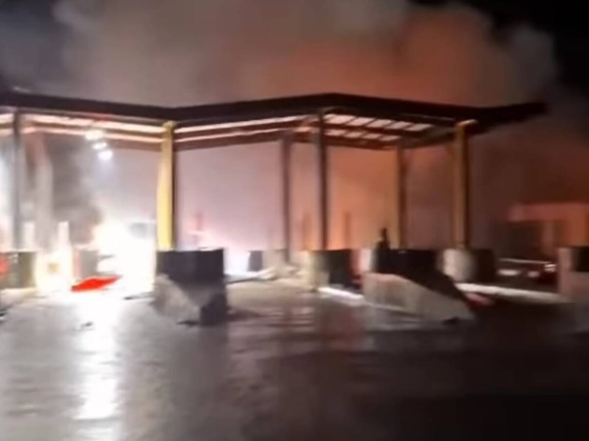 Minga indígena incineró el nuevo peaje ubicado entre los municipios del Hobo y Gigante en el Huila.