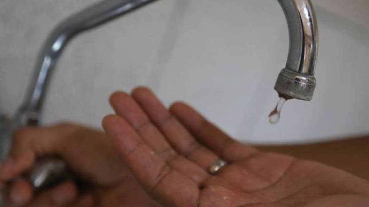 Por daño en tubo matríz, están sin agua 12 barrios del área
