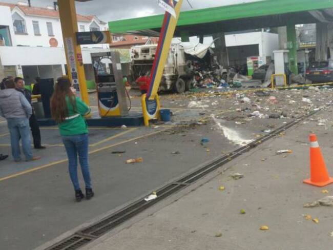 Ocho heridos por fuerte explosión en estación de gasolina en Chía