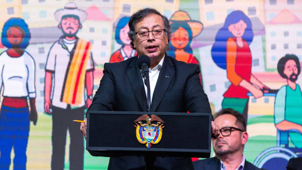 Presidente Petro Cancela viaje a la Antártida para evaluar misión del buque Simón Bolívar