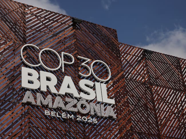 Logotipo de la COP30 de Brasil 2025. FOTO: Wagner Meier/Getty Images