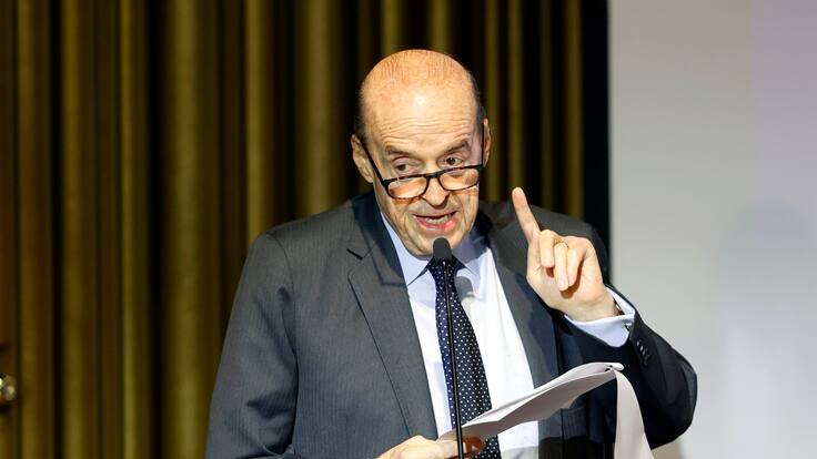 La razón por la que el canciller Álvaro Leyva sigue en funciones pese a suspensión