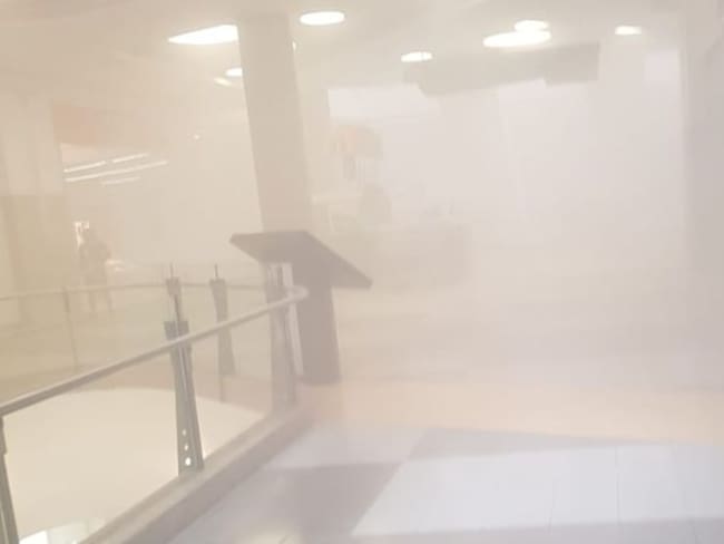 Evacuan Centro comercial en Bogotá por incendio