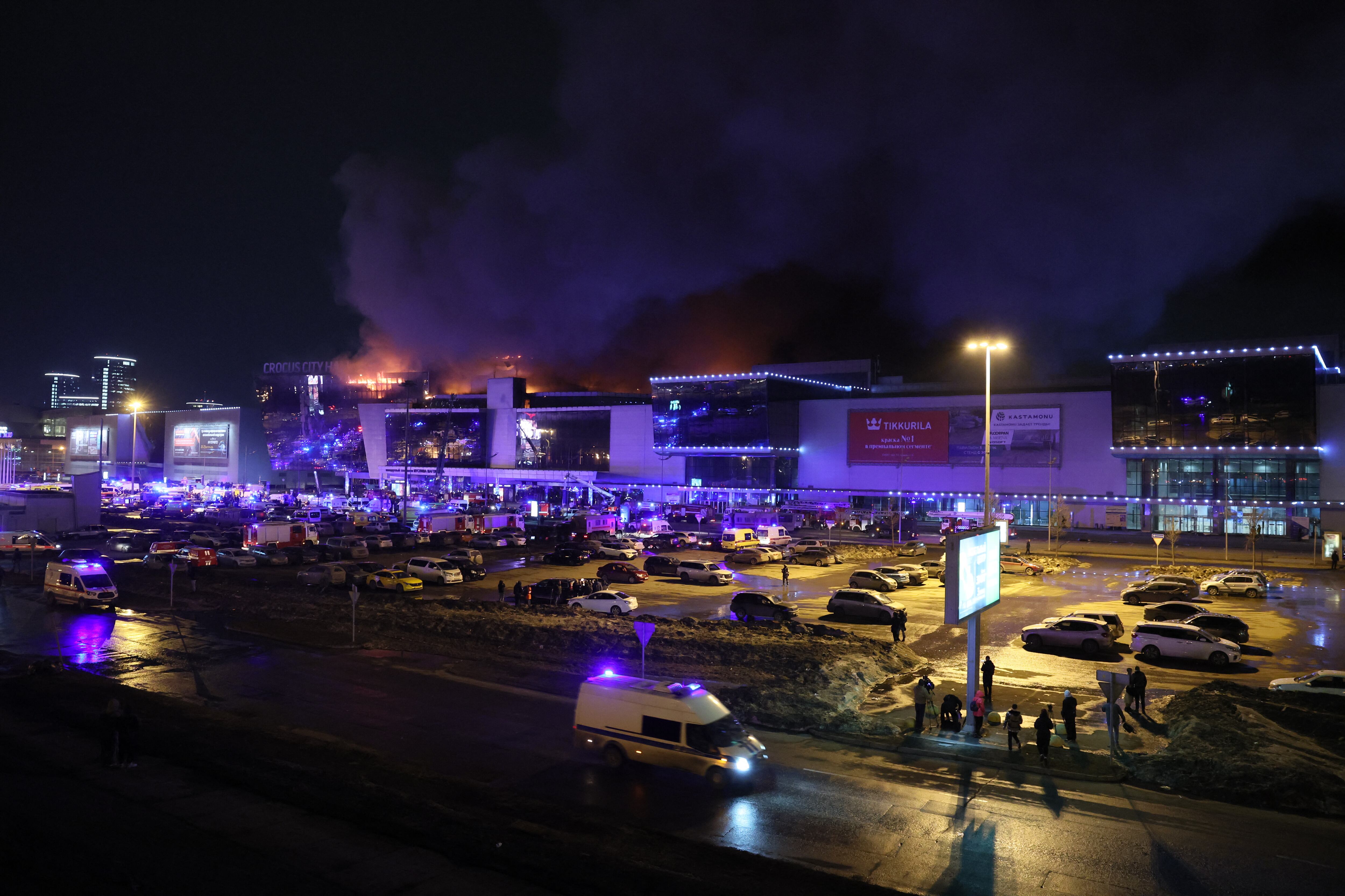 Alcalde de Moscú reporta muertes en tiroteo e incendio en sala de conciertos. (Foto: STRINGER / AFP)