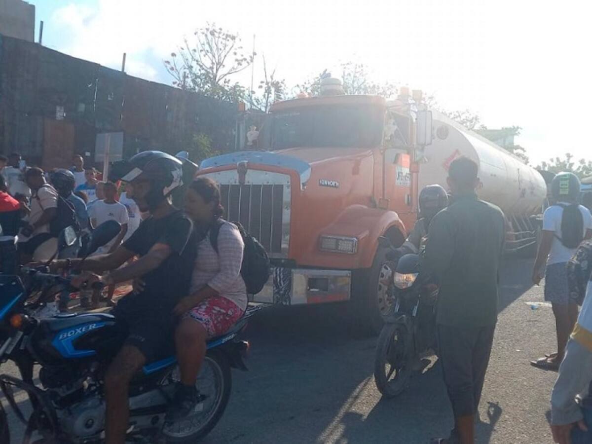 Habitantes de Pasacaballos bloquearon el puente de Barú por retrasos en pavimentación