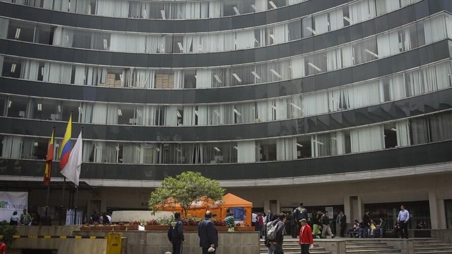 Se presume que algunas de estas renuncias hacen parte del proceso de implementación de Transmilenio por la carrera séptima. Foto: Colprensa