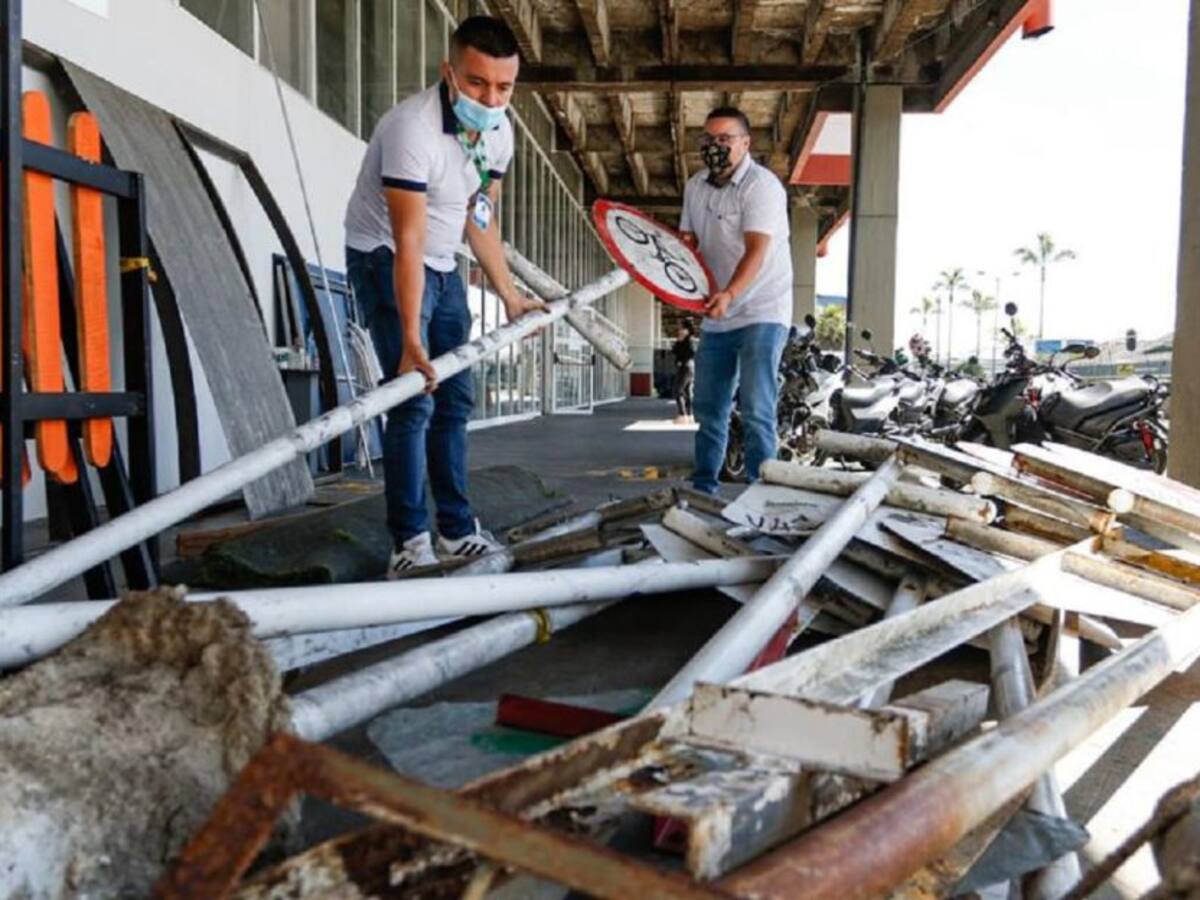 Evalúan daños en señales de tránsito de Manizales