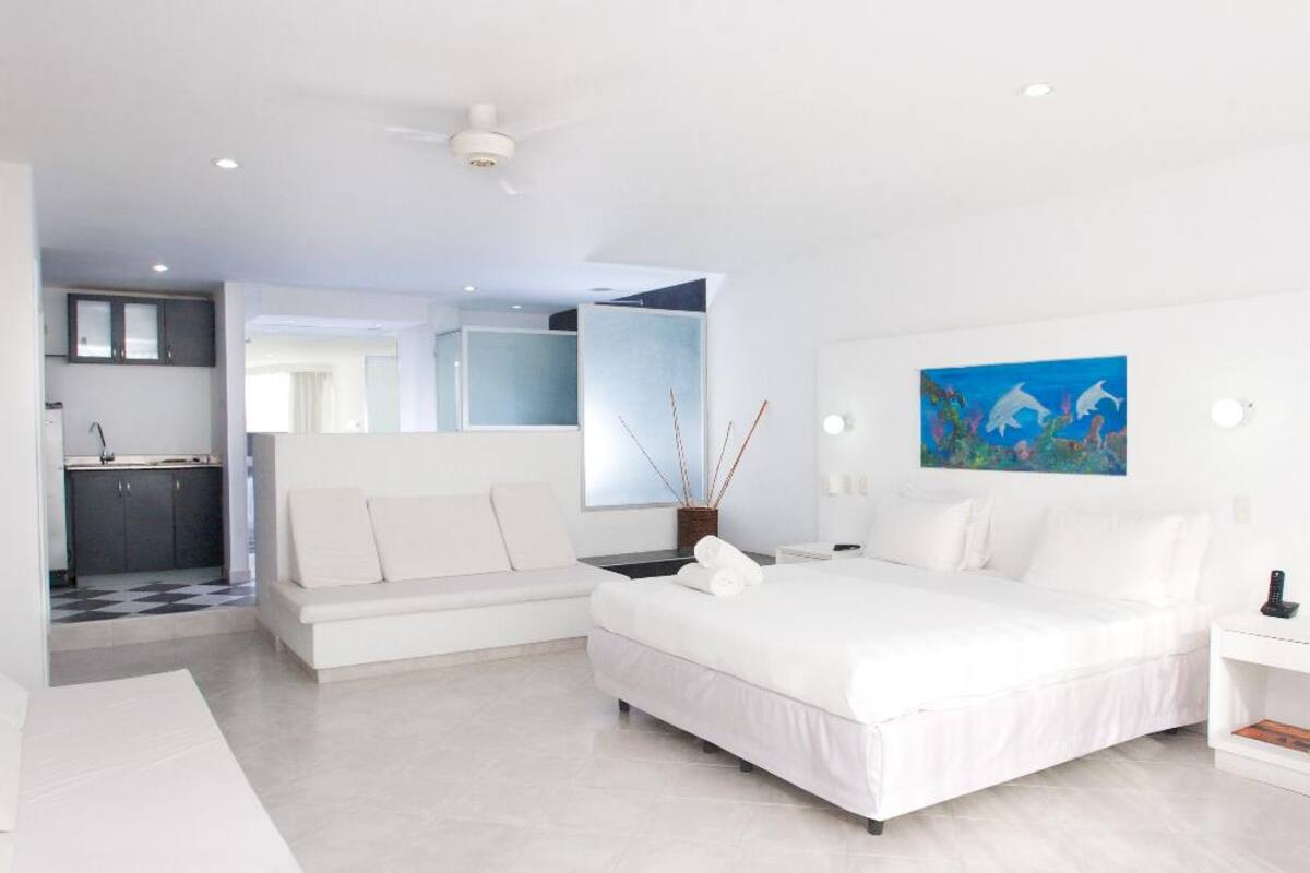 Con estilo contemporáneo y tradición europea, en el exclusivo sector de Taganga, el Hotel Ballena Azul ofrece paquetes exclusivos para Semana Santa.