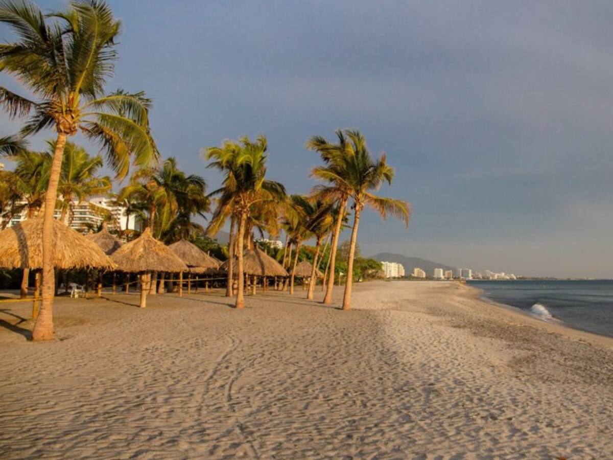 Los miércoles realizan cierre de playas en Santa Marta por oxigenación