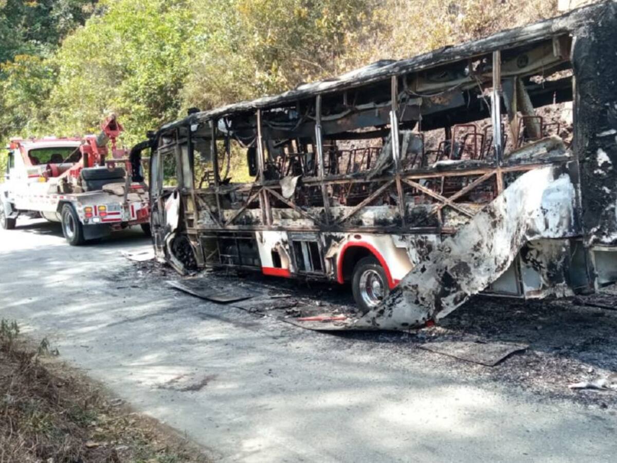 En Ituango no descartan que la quema de bus de Coonorte sea por extorsión