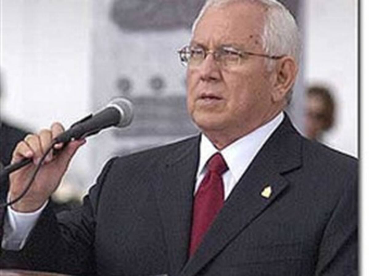 Si Zelaya pisa Honduras será encarcelado: Micheletti