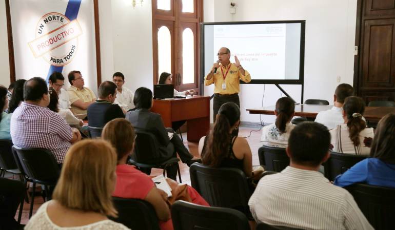 Reunión entre Secretario de Hacienda y notario de Norte de Santander