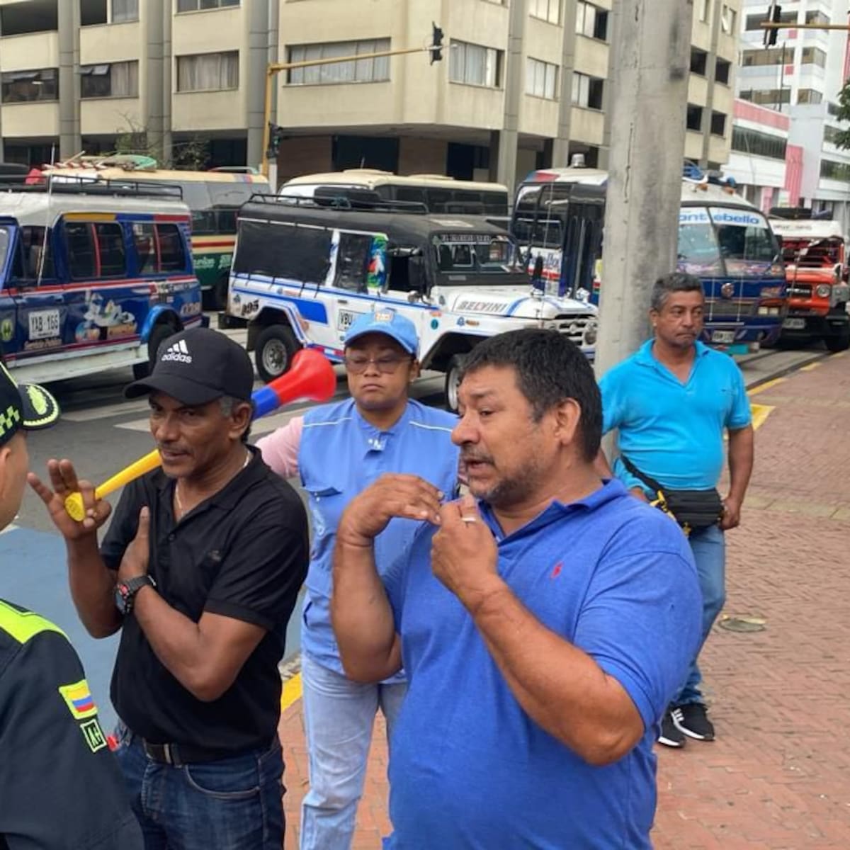 🔴 Bloqueos en Cali hoy EN VIVO: Vías cerradas en directo y lo último del PARO de transportadores