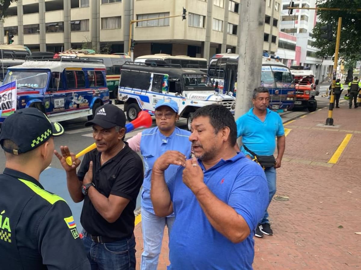🔴 Bloqueos en Cali hoy EN VIVO: Vías cerradas en directo y lo último del PARO de transportadores