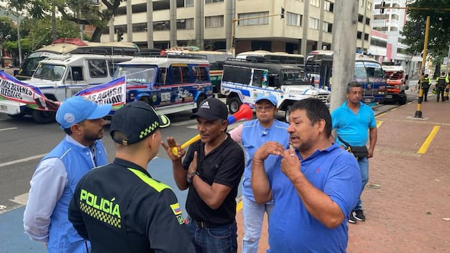🔴 Bloqueos en Cali hoy EN VIVO: Vías cerradas en directo y lo último del PARO de transportadores
