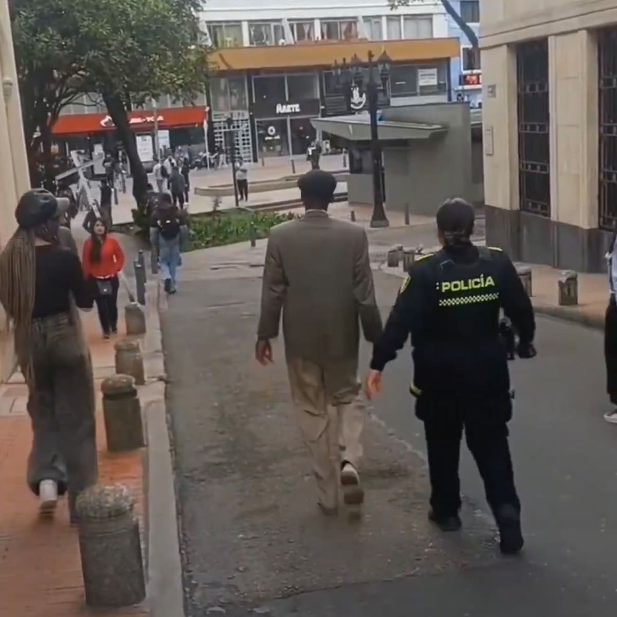 Hombre en el centro de Bogotá se habría tragado una joya para robarla: qué dicen las autoridades