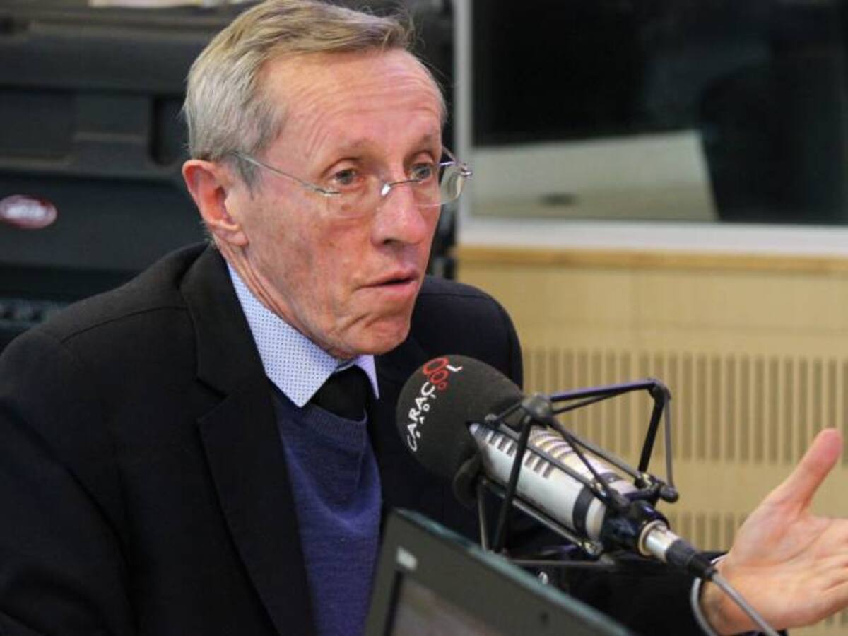 "Necesitamos unas Fuerzas Armadas neutras": senador Navarro y su rechazo al voto militar