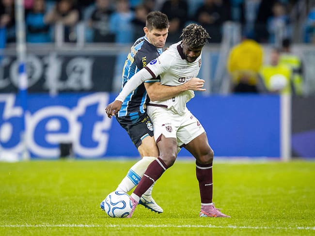 Video: Dairon Asprilla sella la victoria de Bolivar sobre Gremio y avanza a Octavos de Sudamericana(Photo by Heuler Andrey/Eurasia Sport Images/Getty Images)