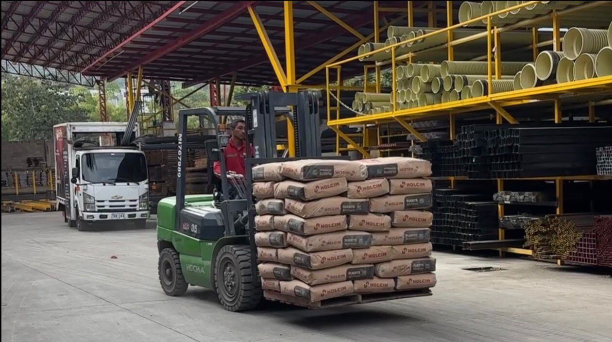 Barranquilla envía 22 toneladas de cemento a Pereira tras terremoto. Foto: cortesía Alcaldía de Barranquilla.