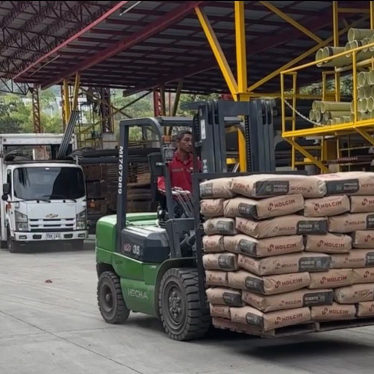 Barranquilla envía 22 toneladas de cemento a Pereira tras terremoto