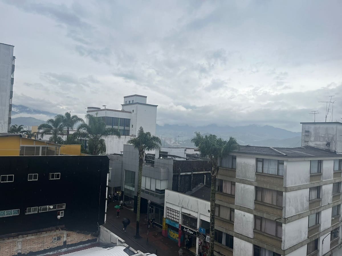 Volcán Nevado del Ruiz: Reportan fuerte olor a azufre y caída de ceniza en Manizales