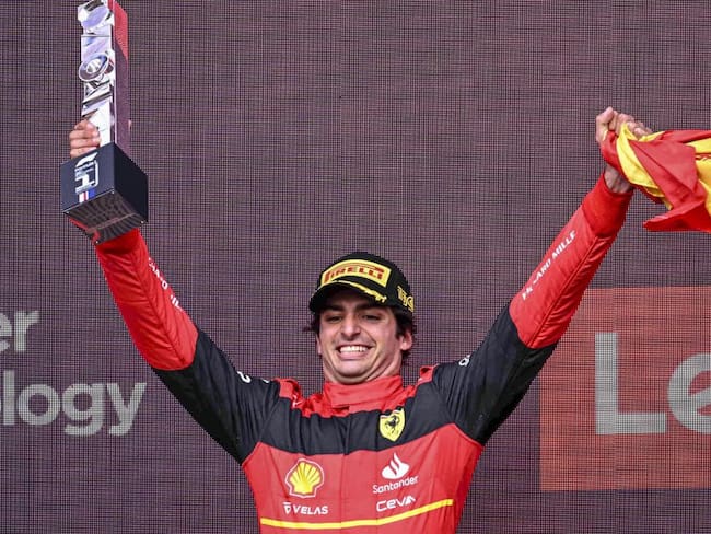 Carlos Sainz celebra su primera victoria en la Fórmula 1.