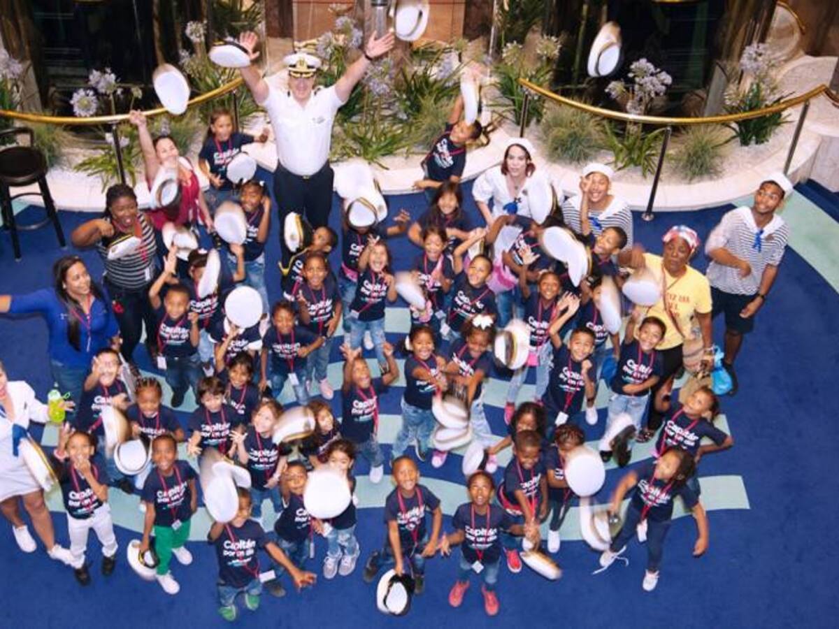 Buque Monarch de escala en Cartagena recibe 50 niños en sus instalaciones