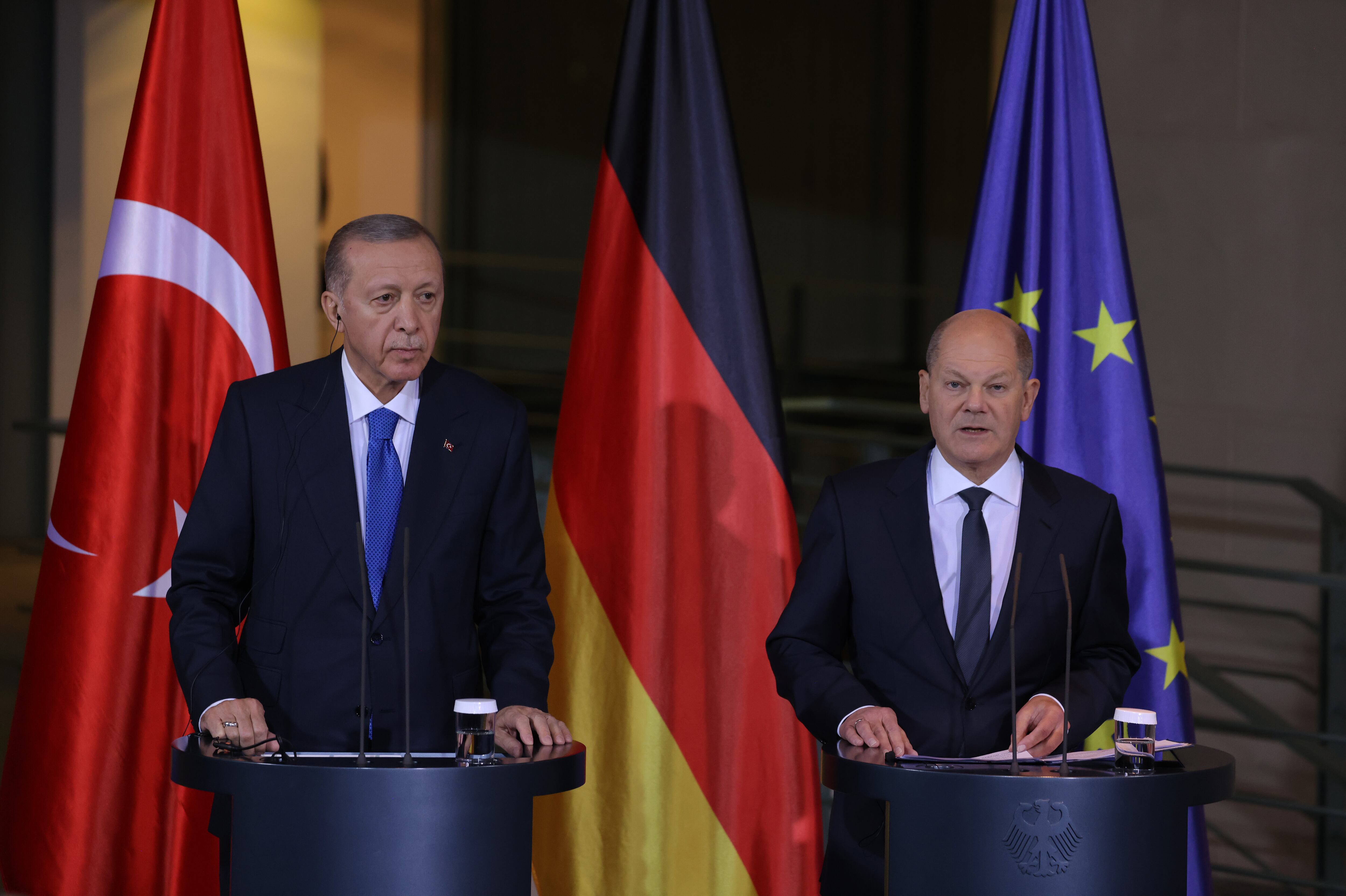 BERLIN, GERMANY - NOVEMBER 17: German Chancellor Olaf Scholz (R) and Turkish President Recep Tayyip Erdogan speak to the media before talks at the Chancellery on November 17, 2023 in Berlin, Germany. Erdogan is on a one-day visit to meet with German leaders that is taking place following his recent vocal support of Hamas and his labelling of Israel as a "terror state", which is complicating his relation with Germany. (Photo by Sean Gallup/Getty Images)