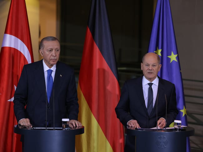 BERLIN, GERMANY - NOVEMBER 17: German Chancellor Olaf Scholz (R) and Turkish President Recep Tayyip Erdogan speak to the media before talks at the Chancellery on November 17, 2023 in Berlin, Germany. Erdogan is on a one-day visit to meet with German leaders that is taking place following his recent vocal support of Hamas and his labelling of Israel as a &quot;terror state&quot;, which is complicating his relation with Germany. (Photo by Sean Gallup/Getty Images)