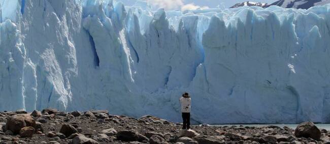 Glaciar Perito Moreno, el más famoso del Parque Nacional Los Glaciares, frente a la Península de Magallanes.