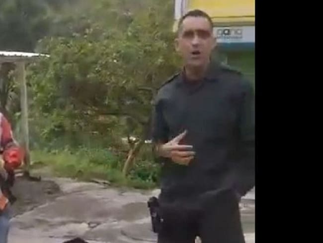 Trasladan al policía que se peleó con el alcalde de Briceño, Antioquia