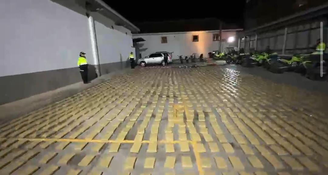 La Policía Metropolitana de Tunja incautó el estupefaciente en un parqueadero de la capital boyacense / Foto: Policía Metropolitana de Tunja.