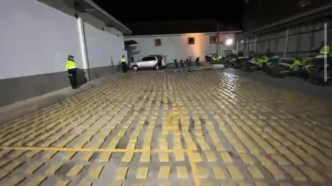 La Policía Metropolitana de Tunja incautó el estupefaciente en un parqueadero de la capital boyacense / Foto: Policía Metropolitana de Tunja.