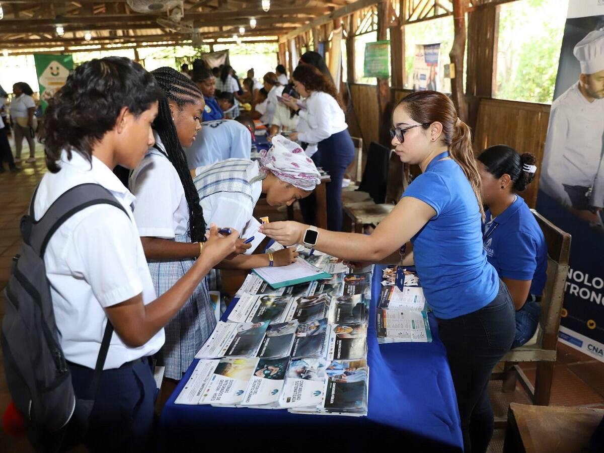 Feria Universitaria del PES- Pedro Romero para estudiantes en Ararca y Santa Ana