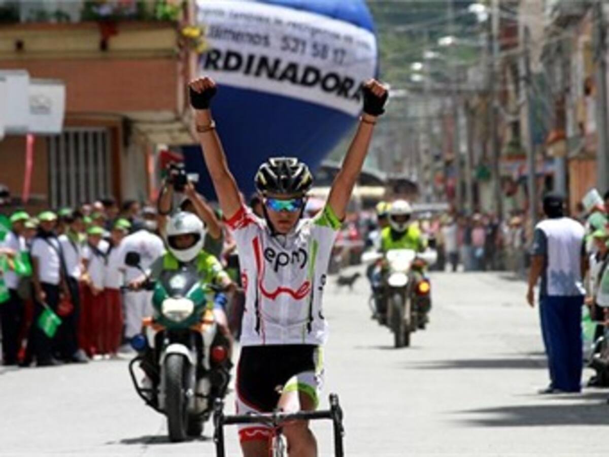 Edward Beltrán ganó en el Líbano y es nuevo líder de la Vuelta de la Juventud