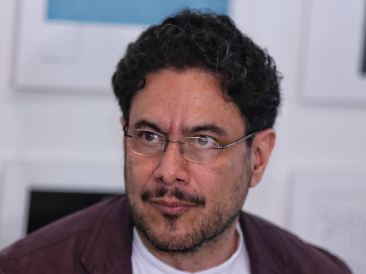 “Encontramos militares en servicio votando”: Iván Cepeda