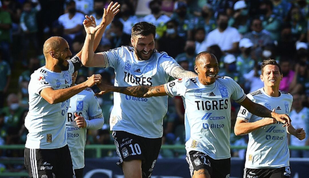 Luis QUiñones festeja su anotación ante León.