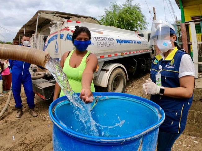 El carrotanque entregado por la Unidad Nacional de Gestión del Riesgo al municipio de Jenesano (Boyacá), ha servido para subsanar el desabastecimiento de agua / Foto. Suministrada.